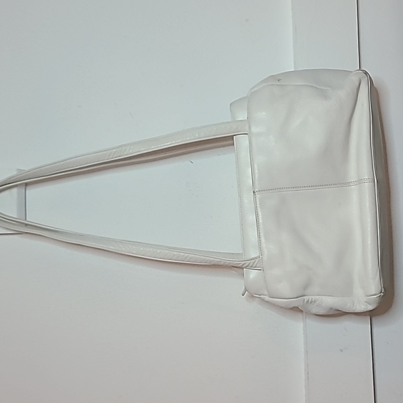 4.5 # of purses Stone Mountian, Tignanello and Elliott Luca - Picture 10 of 17